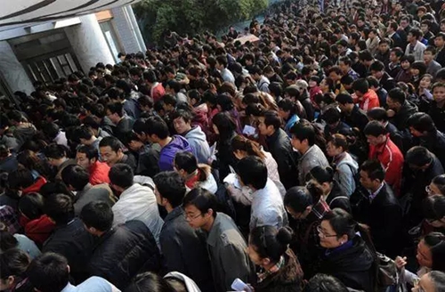 川报评价:大城泸州骤增人口 七万人已蜂拥进城(图2) 川报评价:大城泸州骤增人口 七万人已蜂拥进城(图2)