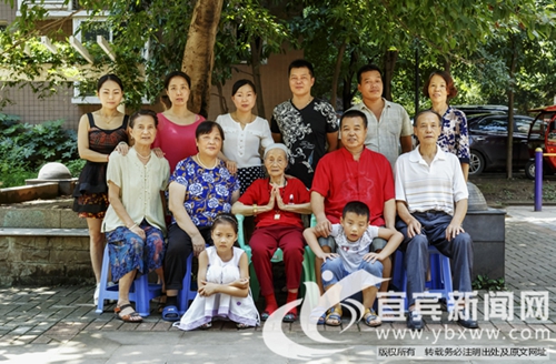宜宾票选百岁健康寿星 网络投票踊跃人气旺(图2) 宜宾票选百岁健康寿星 网络投票踊跃人气旺(图2)
