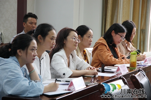泸州长开区:专家现场坐诊解读指导创业政策(图10) 泸州长开区:专家现场坐诊解读指导创业政策(图10)