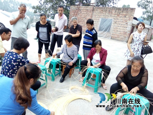 合江县妇联巾帼脱贫行动(竹编培训)走进白鹿镇(图5) 合江县妇联巾帼脱贫行动(竹编培训)走进白鹿镇(图5)