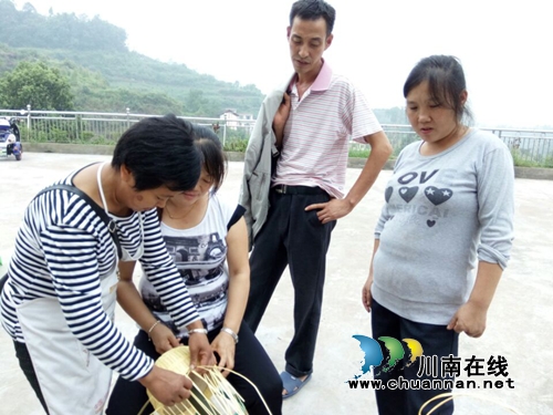 合江县妇联巾帼脱贫行动(竹编培训)走进白鹿镇(图3) 合江县妇联巾帼脱贫行动(竹编培训)走进白鹿镇(图3)