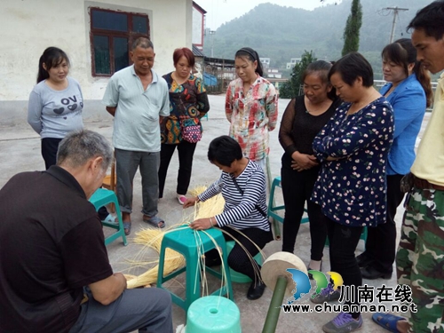 合江县妇联巾帼脱贫行动(竹编培训)走进白鹿镇(图4) 合江县妇联巾帼脱贫行动(竹编培训)走进白鹿镇(图4)