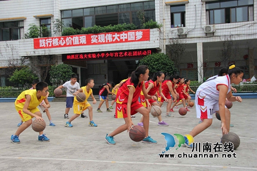 泸州逸夫小学师生如期相约艺术社团(图3)