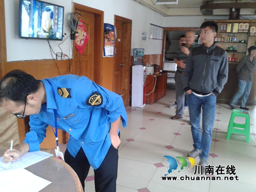 泸县石桥镇进行国庆节前食品安全大检查(图1) 泸县石桥镇进行国庆节前食品安全大检查(图1)