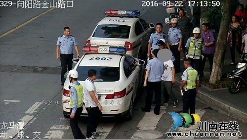 泸州交警支队利用高科技设备 20分钟抓获逃犯(图1) 泸州交警支队利用高科技设备 20分钟抓获逃犯(图1)