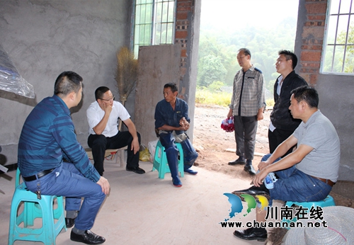 叙永副县长申波督查大石乡易地扶贫搬迁工作(图1)