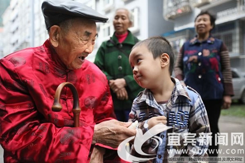 宜宾“十大健康百岁寿星”出炉 最年长者106岁(图1) 宜宾“十大健康百岁寿星”出炉 最年长者106岁(图1)