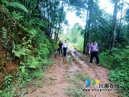叙永一中深入大石乡双全村精准扶贫结亲帮扶(图3)