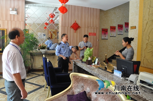 泸州莲花池街道：分组开展节前安全检查(图2)