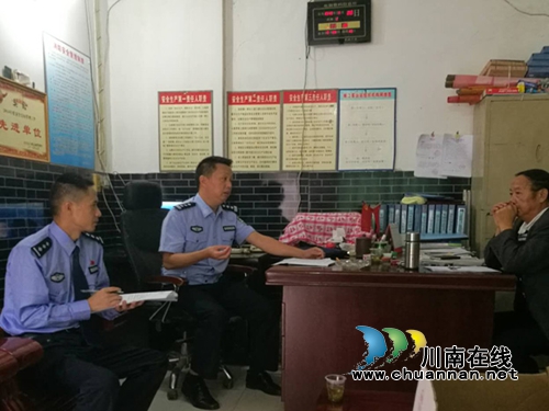 宜宾县交管大队深入乡镇开展国庆节前交通安全大检查(图2)