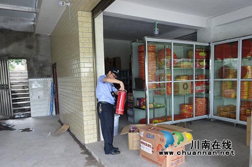 泸县公安局开展国庆节前安全大检查(图2)