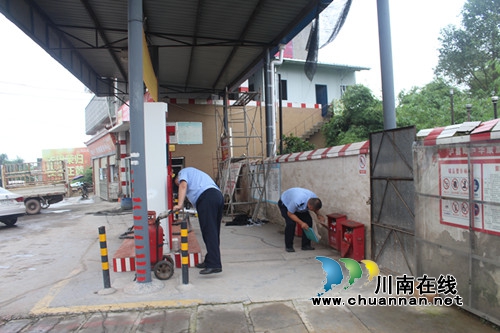 泸县公安局开展国庆节前安全大检查(图6)