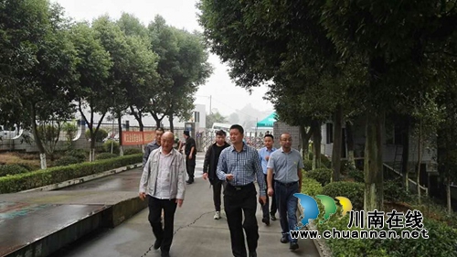 宋军率队到迪邦化工厂开展节前安全检查(图1) 宋军率队到迪邦化工厂开展节前安全检查(图1)