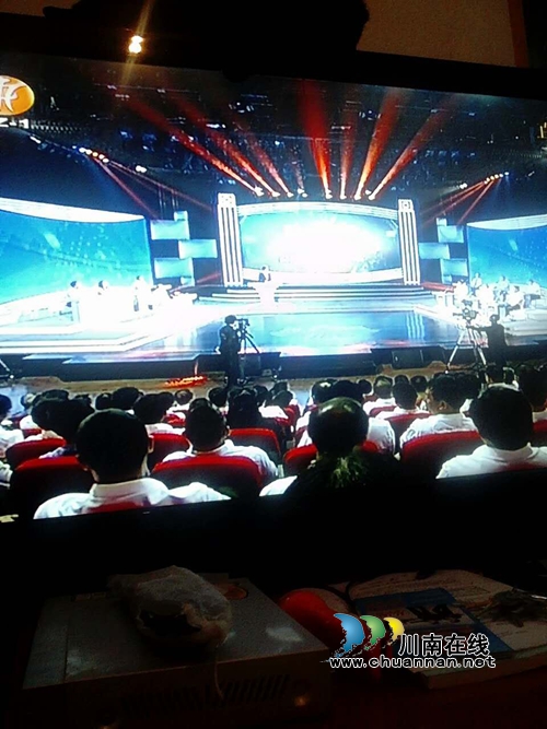 叙永:组织观看《阳光政务》提升廉洁自律和服务意识(图1) 叙永:组织观看《阳光政务》提升廉洁自律和服务意识(图1)