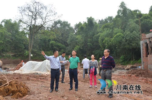 叶仕良率队到太伏镇检查脱贫攻坚和国庆节前安全工作(图1)