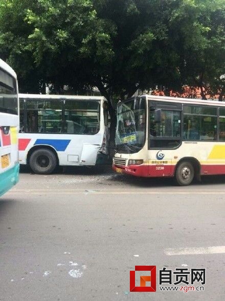 自贡两公交车相撞&nbsp;造成十余乘客受伤(图2)