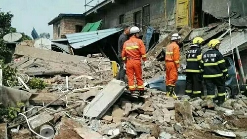 突发：泸县太伏镇一面包车撞塌民房&nbsp;5人遇难(图2)