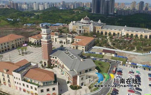 自贡：千人体验盐卤浴&nbsp;女神选拔亮眼球(图2)