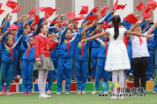 叙永师生：载歌载舞庆国庆&nbsp;立志成才报国恩(图1)