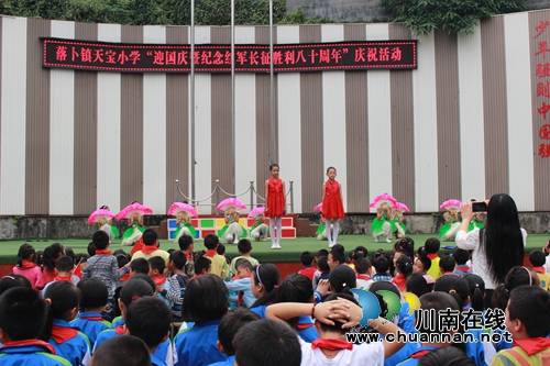 叙永师生：载歌载舞庆国庆&nbsp;立志成才报国恩(图3)