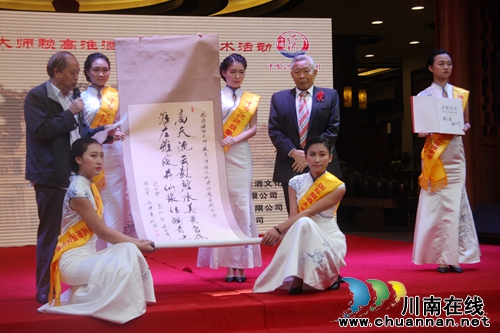 首届国际酿酒大师赖高淮酒文化活动在泸州开幕(图21) 首届国际酿酒大师赖高淮酒文化活动在泸州开幕(图21)