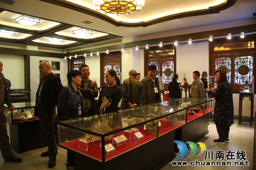 首届国际酿酒大师赖高淮酒文化活动在泸州开幕(图23) 首届国际酿酒大师赖高淮酒文化活动在泸州开幕(图23)