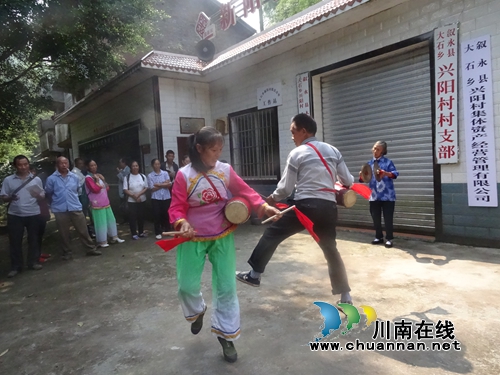 叙永大石乡开展九九重阳敬老爱老文艺活动(图1)