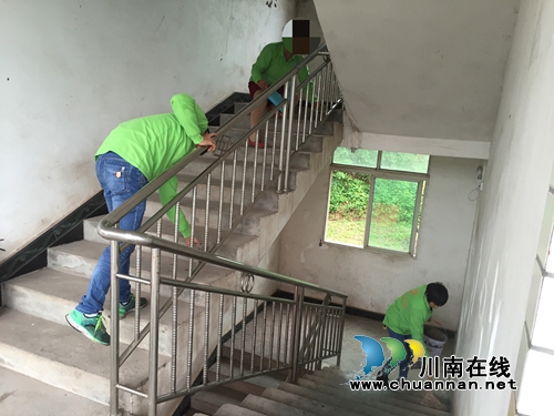 宜宾南溪区组织社区服刑人员到敬老院开展义务劳动(图1)