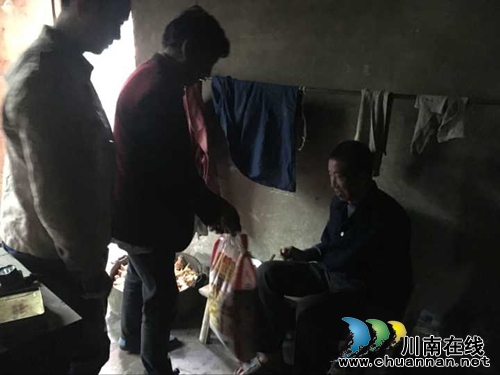 泸州:大石乡旺龙村开展重阳节慰问老人活动(图5) 泸州:大石乡旺龙村开展重阳节慰问老人活动(图5)