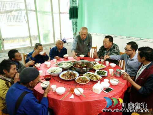 泸州:大石乡旺龙村开展重阳节慰问老人活动(图4) 泸州:大石乡旺龙村开展重阳节慰问老人活动(图4)