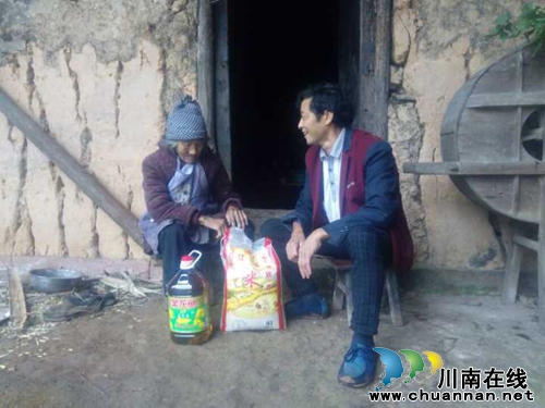 泸州:大石乡旺龙村开展重阳节慰问老人活动(图6) 泸州:大石乡旺龙村开展重阳节慰问老人活动(图6)