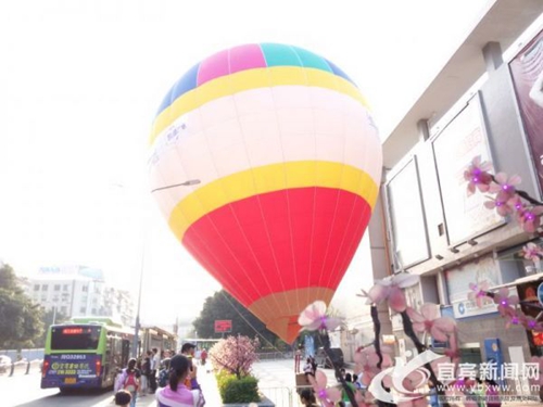 黄金周拉动宜宾消费 大型商超日销售额超百万(图1) 黄金周拉动宜宾消费 大型商超日销售额超百万(图1)