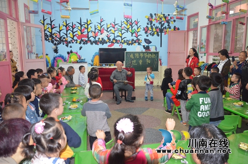 叙永西城幼儿园：感恩重阳&nbsp;老幼同乐(图2)