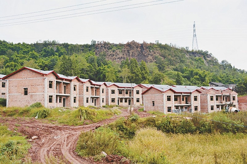 四川年内完成13万户贫困户农村危房改造(图1) 四川年内完成13万户贫困户农村危房改造(图1)