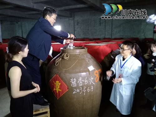 中酒协秘书长：年份潭酒值得“永久珍藏”(图6)