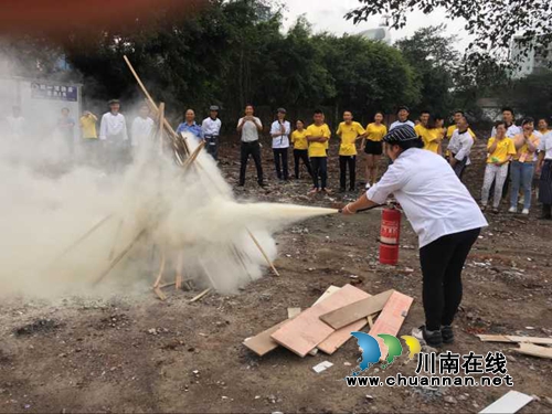 红星街道龙南社区消防安全知识培训及实战演练(图2) 红星街道龙南社区消防安全知识培训及实战演练(图2)