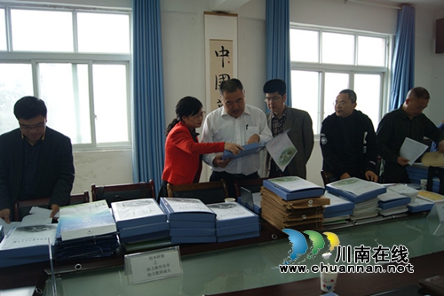 泸州市教育局教育综合改革督导组到泸州十八中调研工作(图1) 泸州市教育局教育综合改革督导组到泸州十八中调研工作(图1)