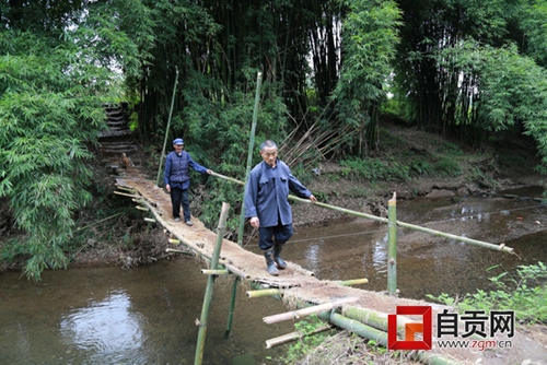 河水猛涨阻挡出路 自贡八十余村民困守“孤岛”(图1) 河水猛涨阻挡出路 自贡八十余村民困守“孤岛”(图1)