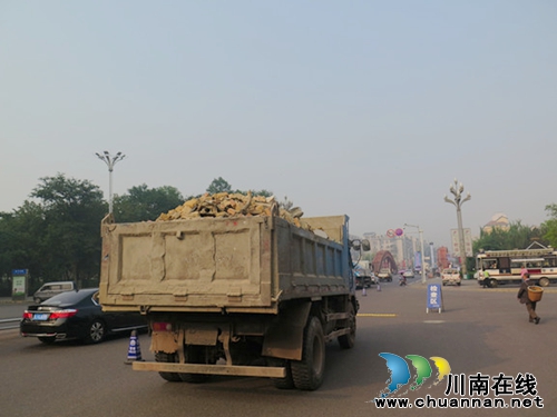 泸县交警大队强力推进货运车辆交通违法整治行动(图2)