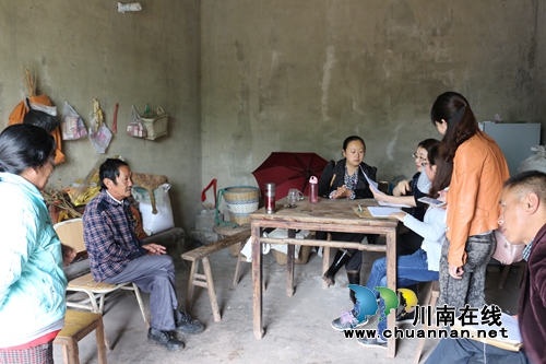 市督导组到泸县嘉明镇复兴村督导贫困村脱贫攻坚工作(图2)