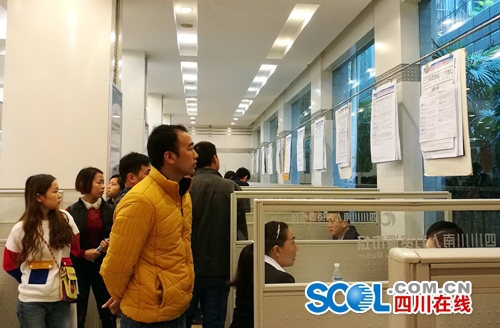 宜宾“双创周”招聘会&nbsp;1500余名求职者进场求职(图2)