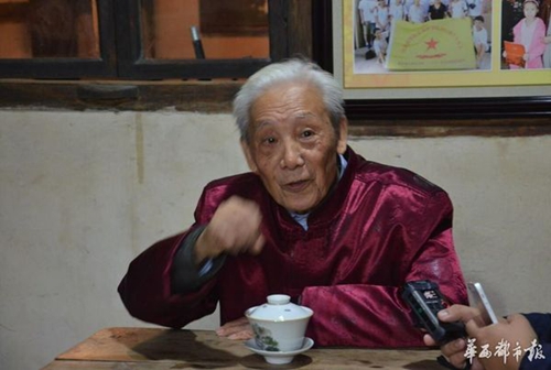 泸州古蔺:91岁老人家门前见证红军四渡赤水(图1) 泸州古蔺:91岁老人家门前见证红军四渡赤水(图1)