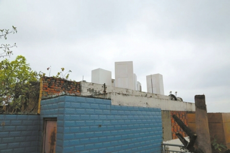 基站“扎根”自贡一小区楼顶6年&nbsp;居民不知情(图1)