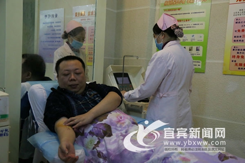 17200毫升！宜宾小伙赵华宁成“献血达人”(图1)