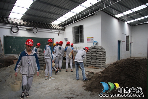 泸县2016年装饰镶嵌工技能大赛在泸县建校举行(图12) 泸县2016年装饰镶嵌工技能大赛在泸县建校举行(图12)
