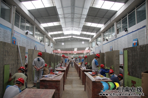泸县2016年装饰镶嵌工技能大赛在泸县建校举行(图14) 泸县2016年装饰镶嵌工技能大赛在泸县建校举行(图14)