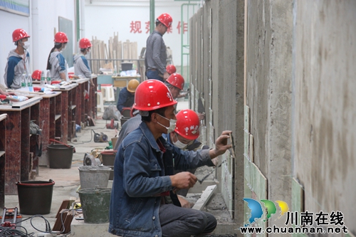 泸县2016年装饰镶嵌工技能大赛在泸县建校举行(图3) 泸县2016年装饰镶嵌工技能大赛在泸县建校举行(图3)