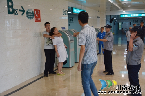 西南医大安保部开展实战化反恐防暴应急演练(图2)