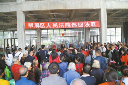 宜宾：天降砖头砸伤油漆工&nbsp;36名被告到庭应诉(图1)