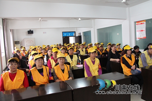 龙马潭红星街道召开文明劝导员专题培训会(图2)